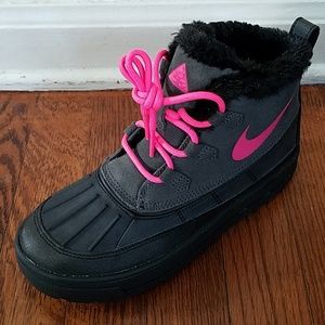 Nike New Snow Boots Woodside Pink